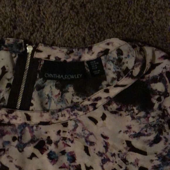 Cute cap sleeved blouse - Picture 2 of 3